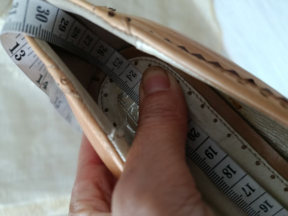 Buty damskie skórzane na obcasie  38