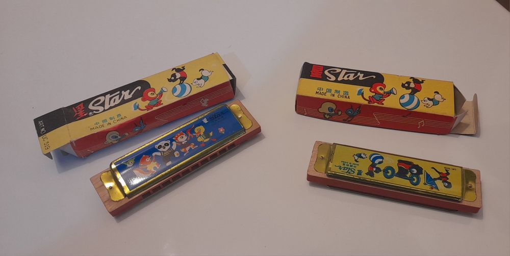 Brinquedo lote 2 harmonicas com caixa