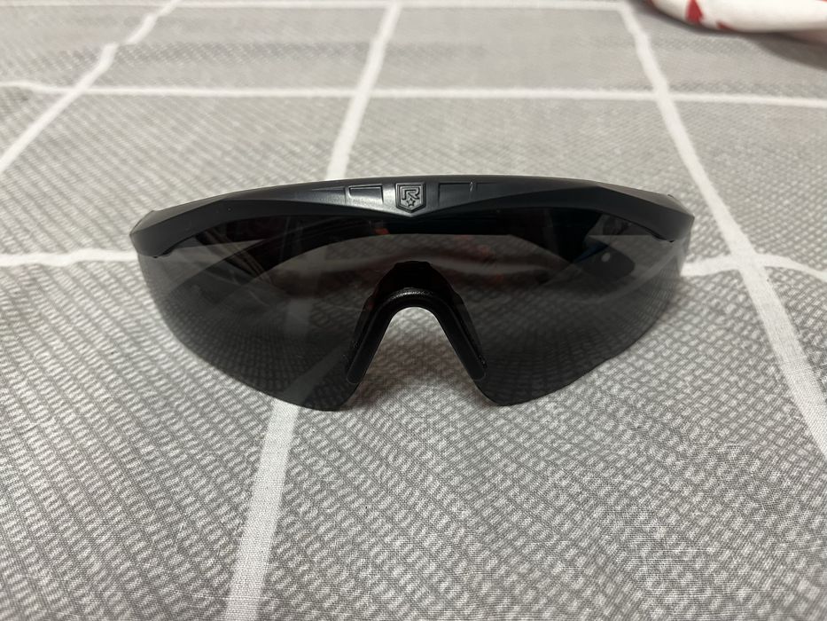 Окуляри Revision