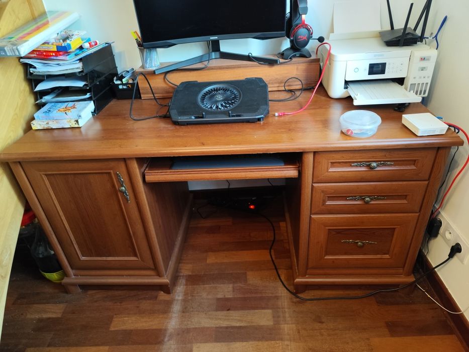 Biurko i 3 regały na ksiazki