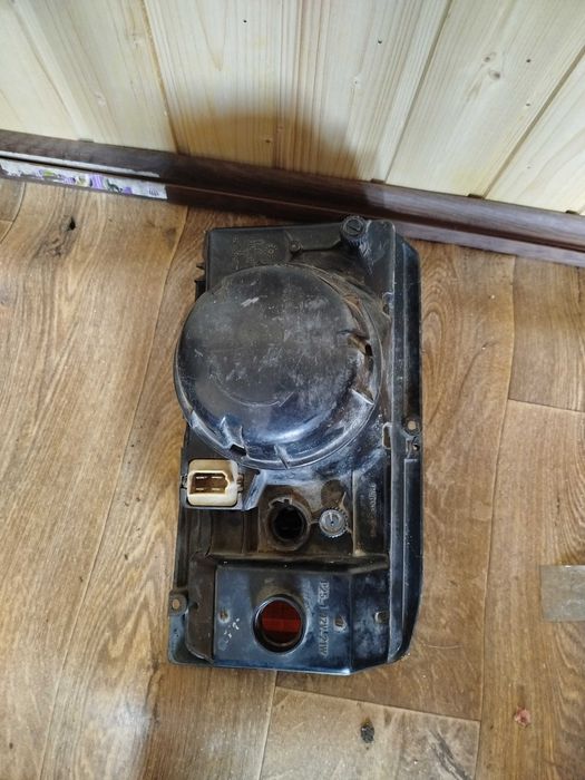 Фара права ВАЗ 2104