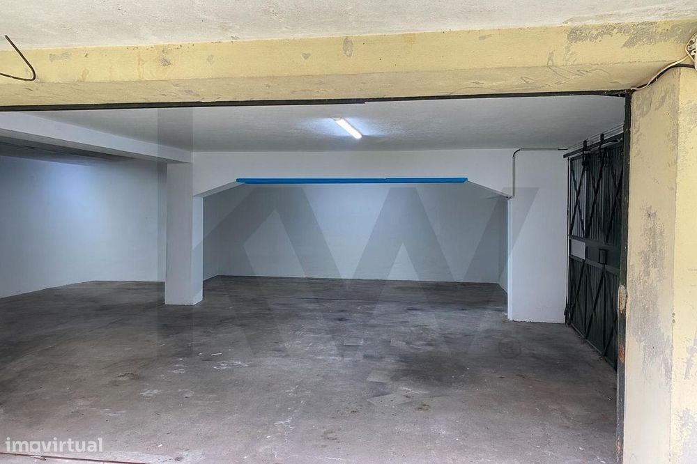 Garagem com 150m2 na Av. Republica, ao El Corte Inglês, possibilidade