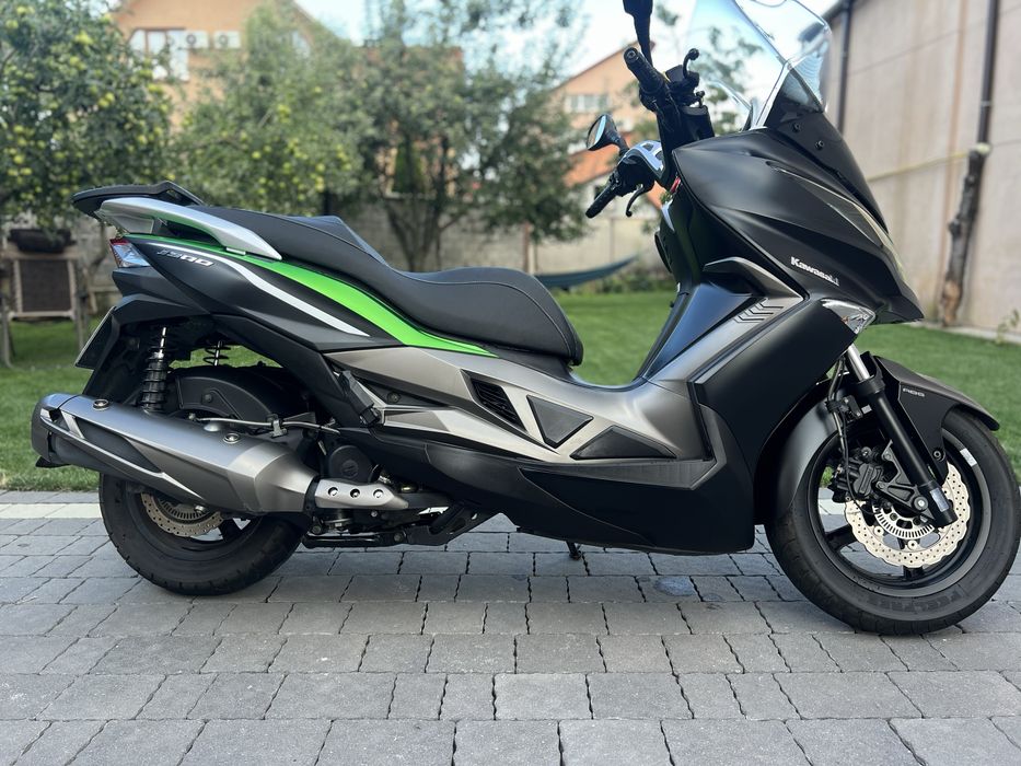 Максі скутер Kawasaki J300