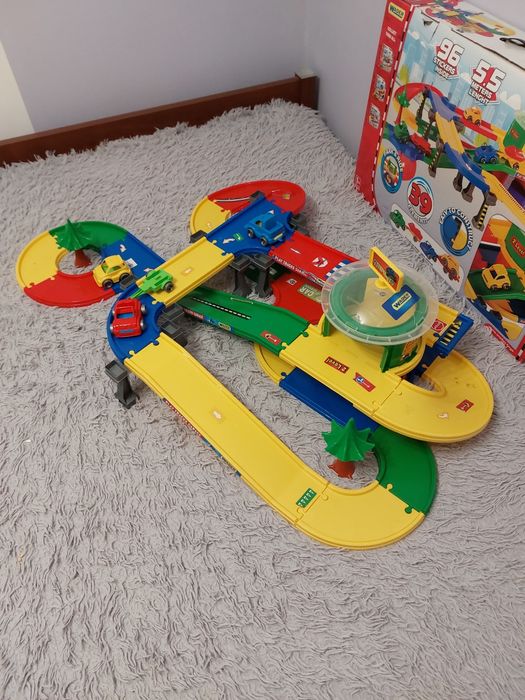 Mega garaż dziecięcy z trasą