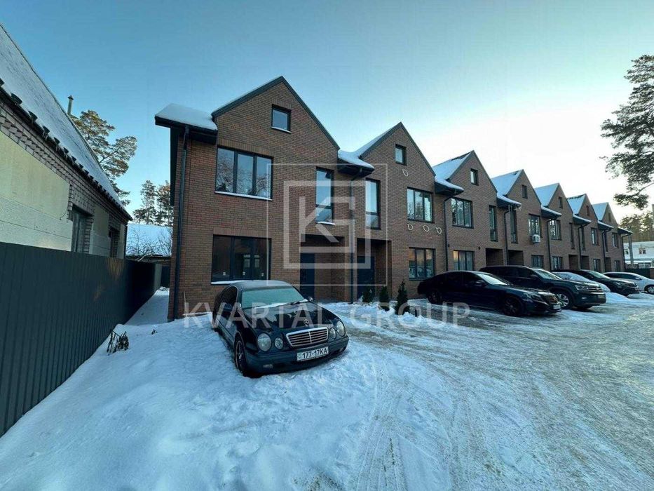 Продам ГАРНИЙ таунхаус в районі Центрального парку. Газ.