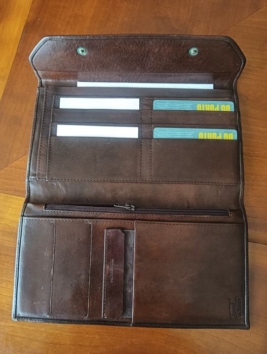 Carteira de documentos e cartão de crédito