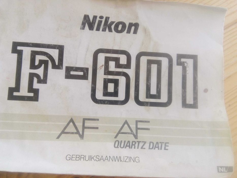 NiKon F-601 AF Quartz Date analoge