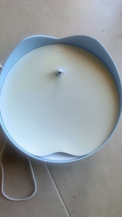 Fonte de água para gato