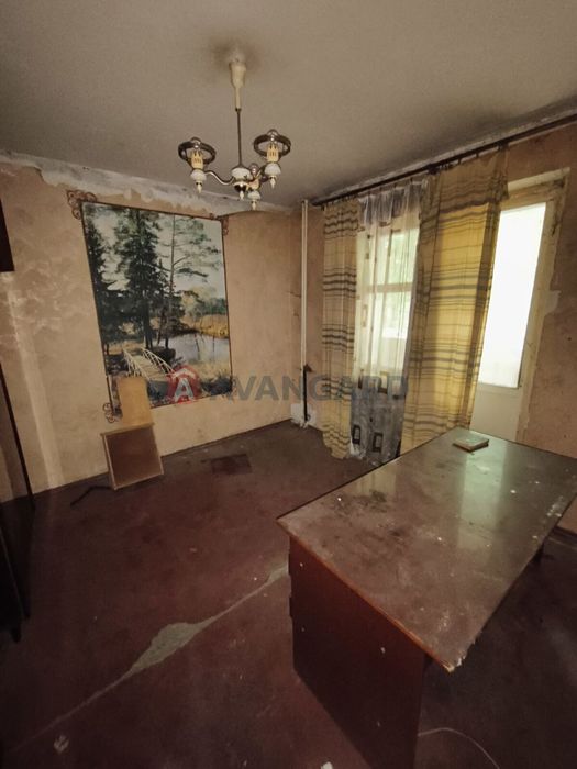 Продам простору 5-ти кімнатну на Лівому березі біля лісу