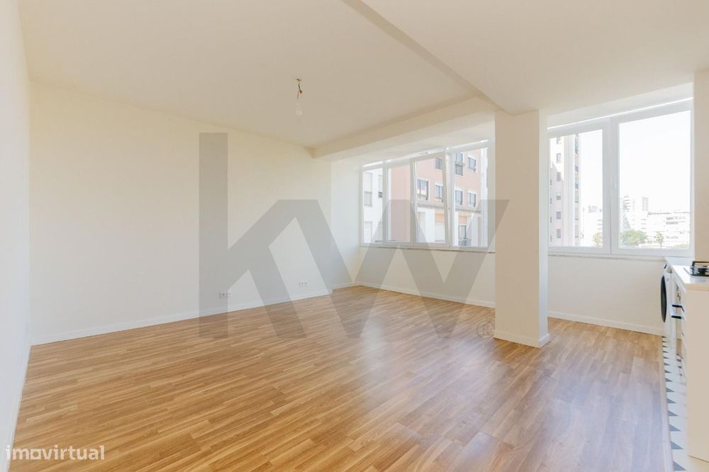Apartamento T3 Remodelado em Benfica – Av. Gomes Pereira
