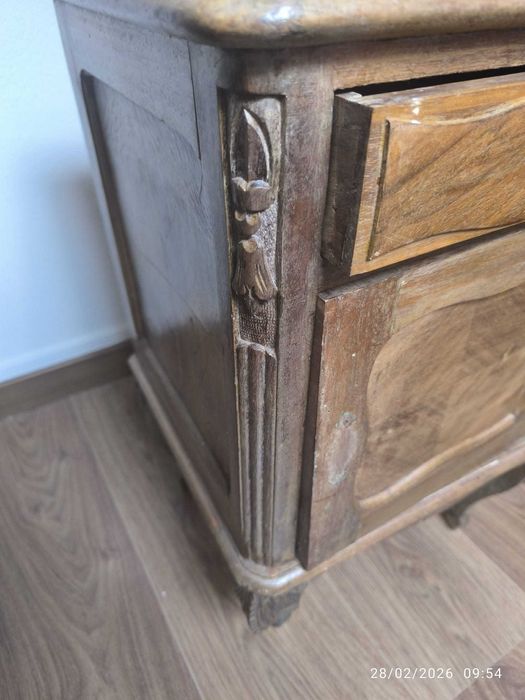 Mesa de Cabeceira antiga