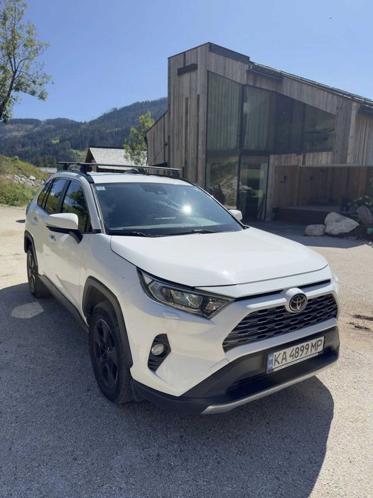 Toyota RAV4 2020 •  $24 000 • комплектація Active ( куплена в автосалоні) • Автомат • 140 тис. км•  2.0 бензин • Без ДТП