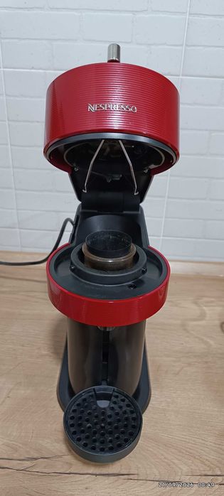 Máquina de café NESPRESSO