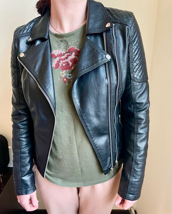 Жіноча куртка шкірянка розмір S чорна