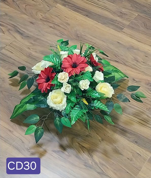 Stroik na grób cmentarz kompozycja kwiaty wiązanka bukiet