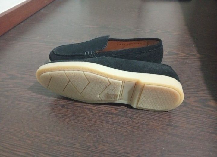 Vendo sapatos novos (boa qualidade)

Entrego em mãos na zona de Guimarães