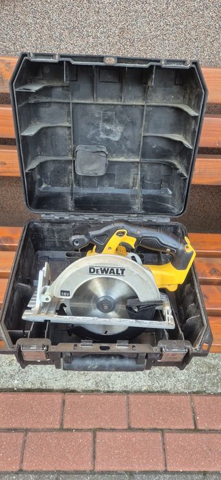 Pilarka Dewalt DCS391