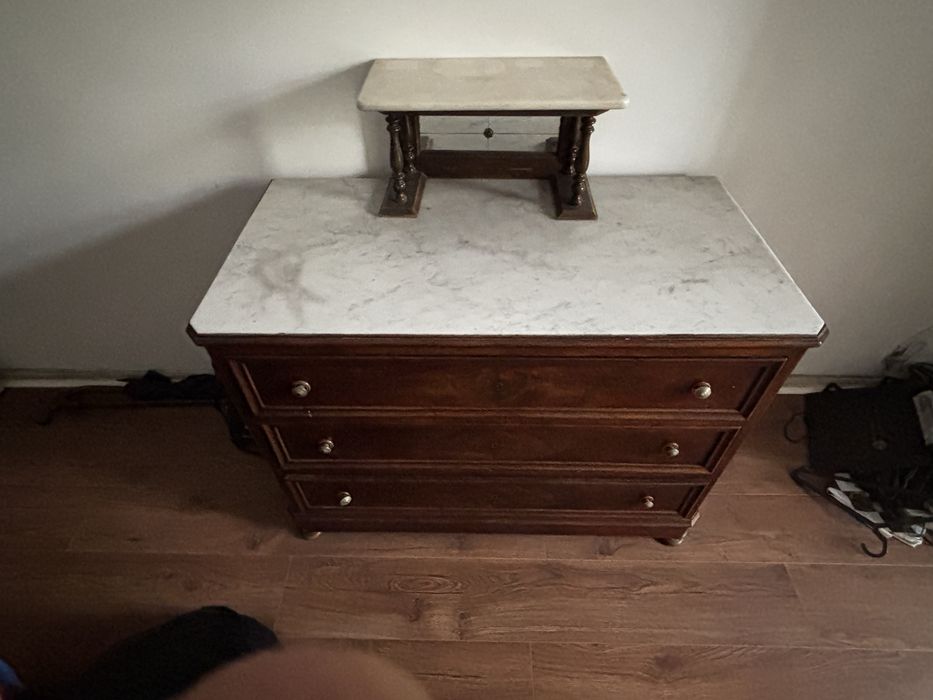 Movel de arrumação com tampo de marmore