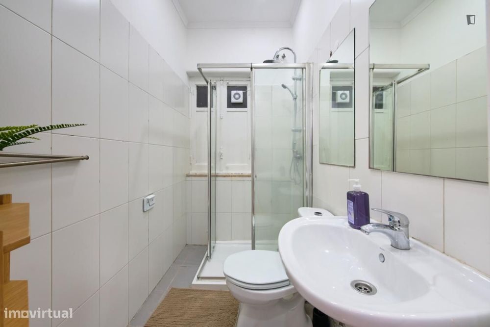 Quarto - localizado em Alameda Lisbon