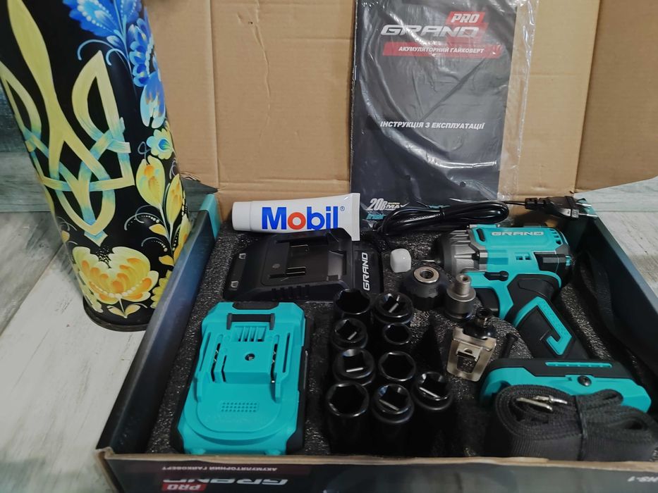 Ударний акумуляторний гайковерт grand 700 нм універсальний з насадками