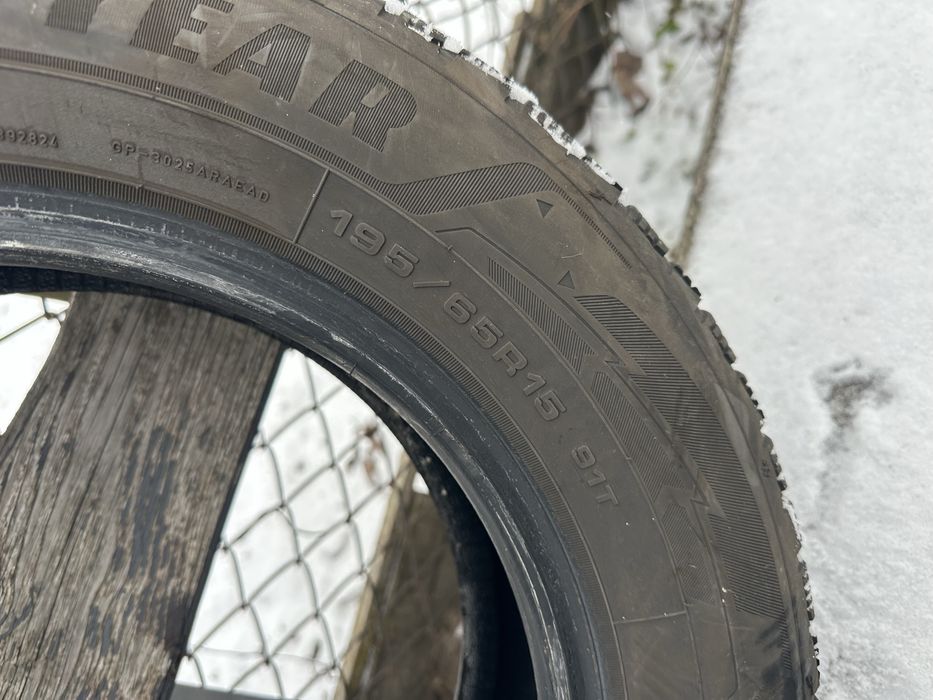 Продам зимові  шини goodyear ultragrip performance 3 195 65 r15 91t