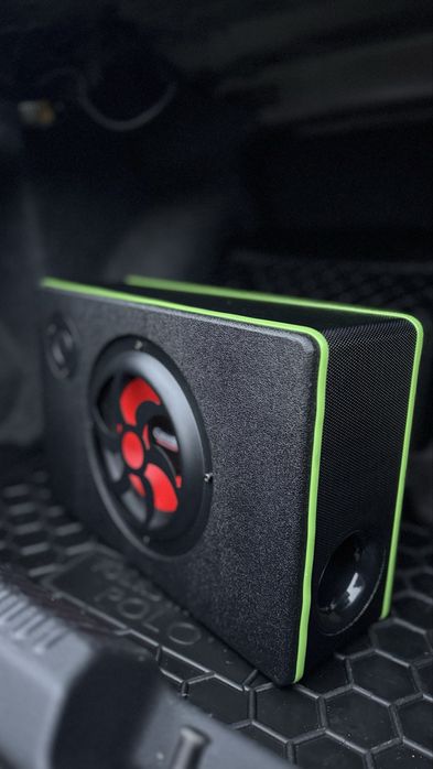 активний сабвуфер в авто