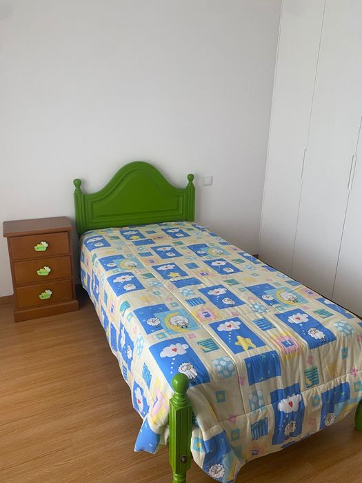 Conjunto mobilia Quarto solteiro bom estado