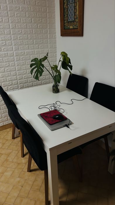 Mesa de jantar +4 cadeiras