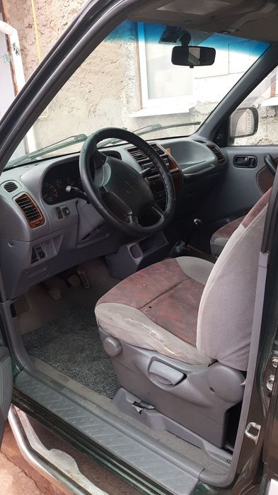 Автомобіль Нісан