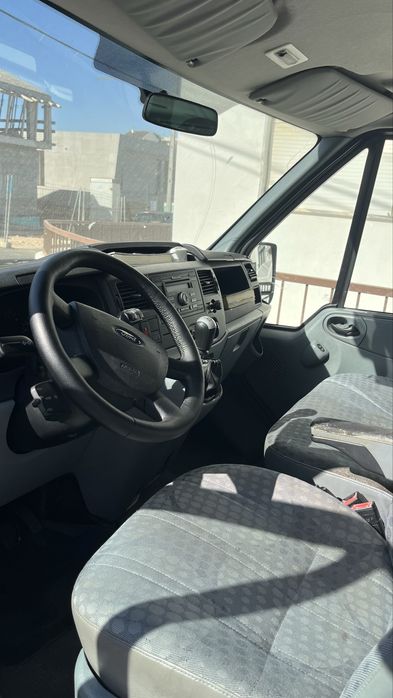 Ford transit 9 lugares avariada