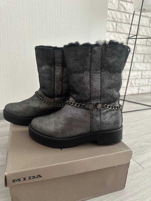 Продам зимові ботинки Mida