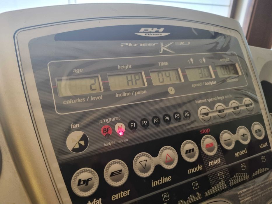 Vendo Passadeira Elétrica BH com muito pouco uso.