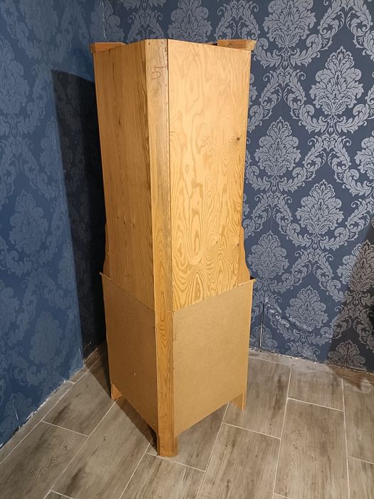 Skandynawska narożna witrynka vintage w bdb stanie