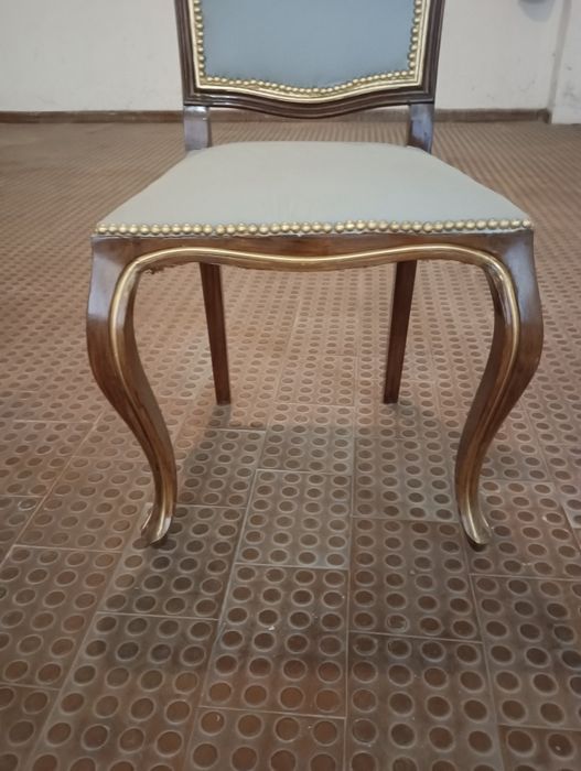 Cadeira vintage totalmente remodelada e estofada