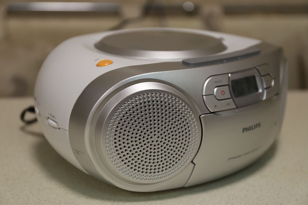 Philips  AZ 127/12  FM , CD , tape