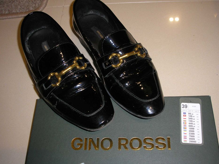 Pantofle GINO ROSSI lakierkowe rozm. 39