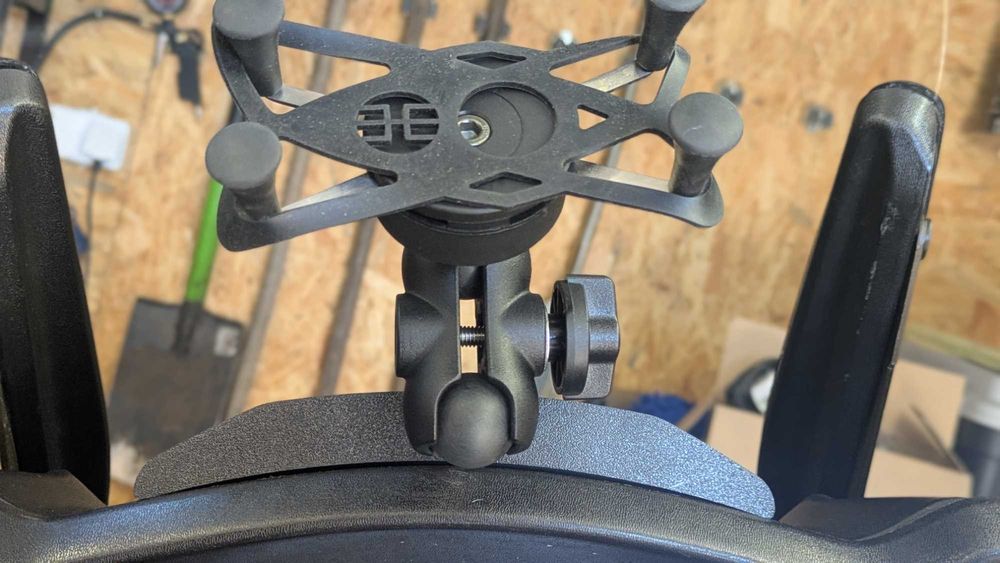 Uchwyty telefonu , nawigacji Honda ST 1300