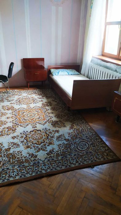 Оренда ізольованої кімнати в будинку у Винниках