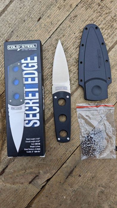 Cold Steel Secret Edge шийний ніж прихованого носіння з ножнами та ланцюжком на шию  
шийний ніж прихованого носіння