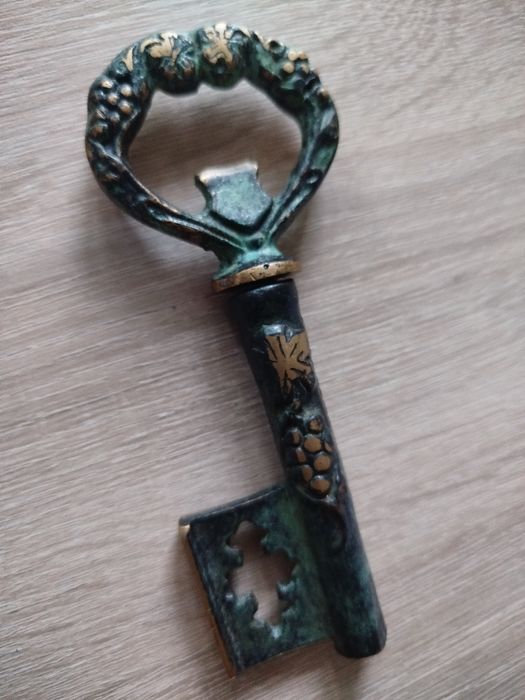 Klucz otwieracz korkociąg