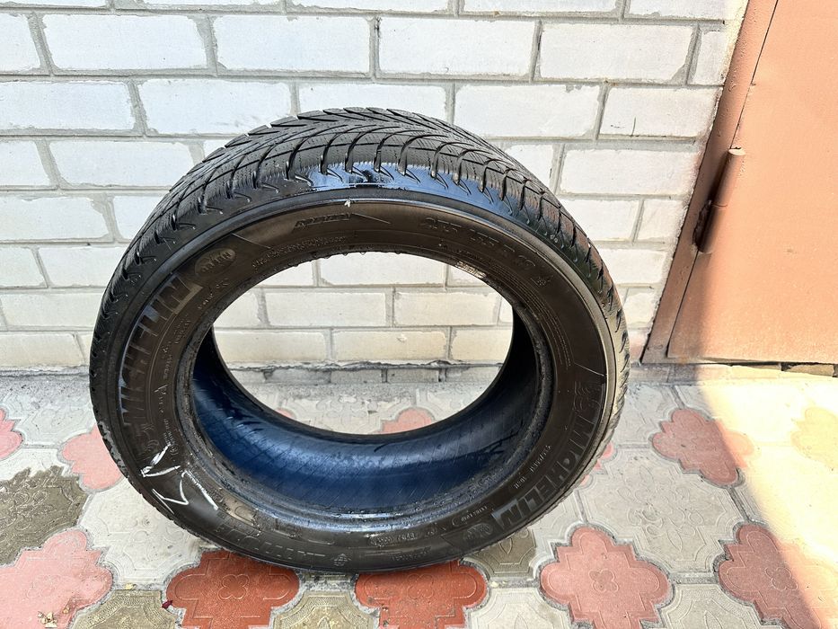 Продам зимнюю резину Michelin 235/55/R18