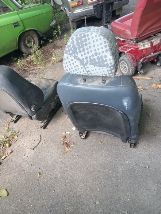 Продам автосидіння, сідушки