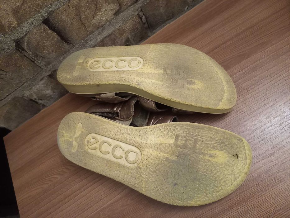 Сандалии.босоножки  ecco flowtразмер 39.
