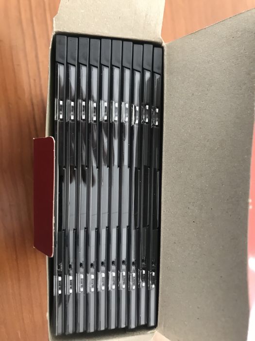 100 CD / DVD / Blu-ray Cases424127378993326081