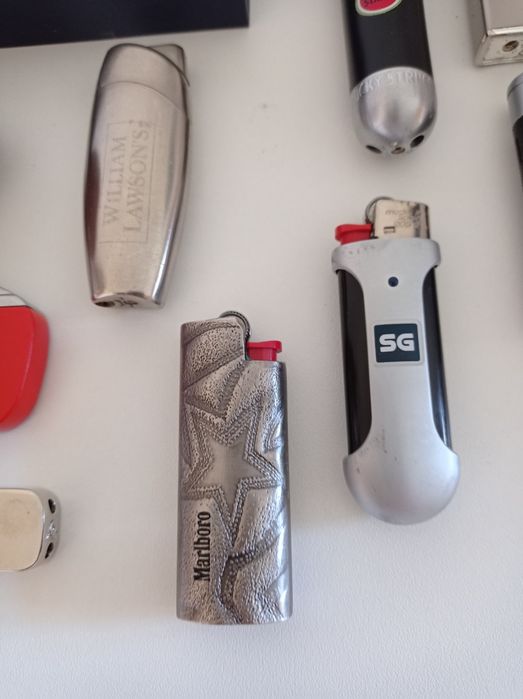 Isqueiros a funcionar