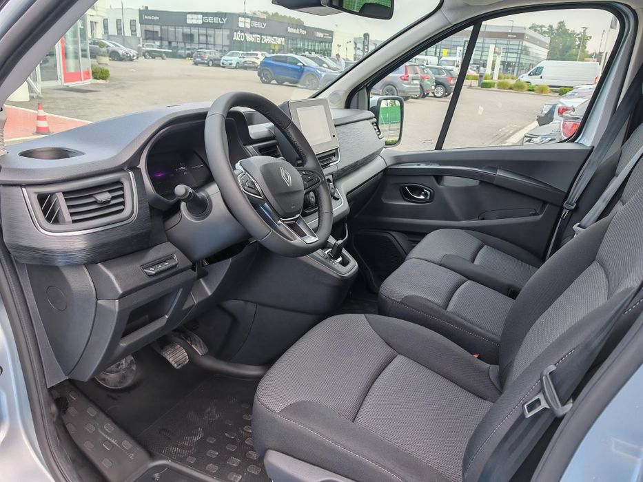 NOWY Bus 9-osobowy Renault Trafic (Automat / LONG)