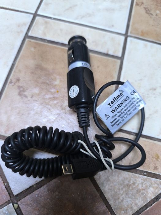 Ładowarka samochodowa