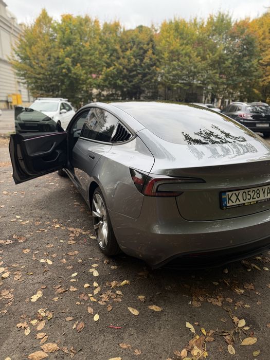 Tesla Model 3 , 2025