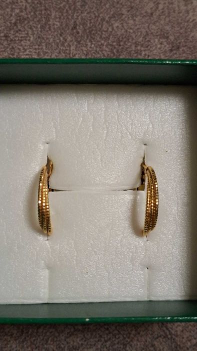 Серьги из медицинского золота