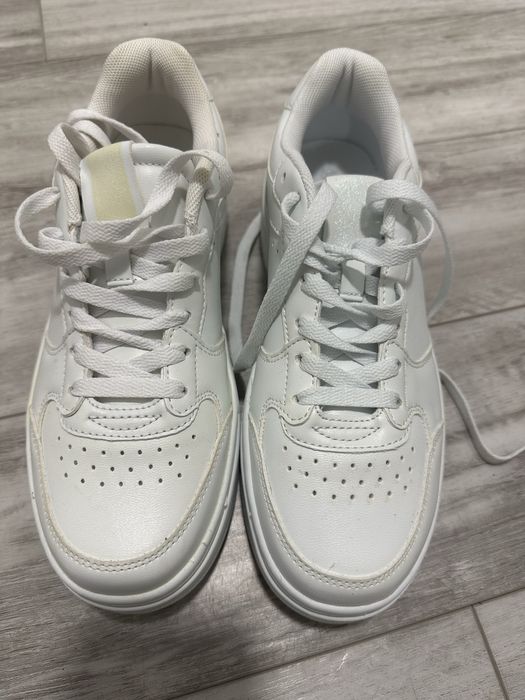 Кросівки жіночі 39р